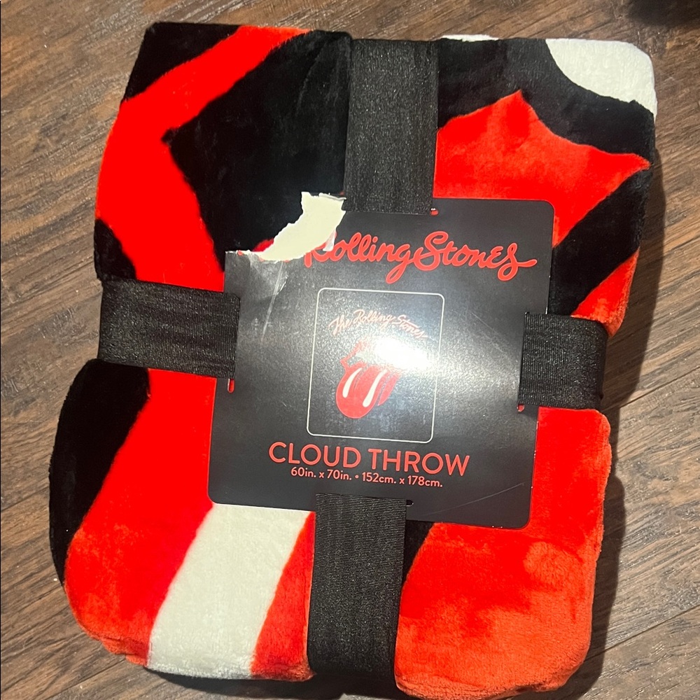 Rolling Stones Cloud new in the package 60 x 70”Throw Blanket